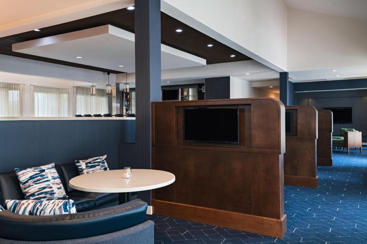 Courtyard By Marriott San Antonio Airport Hotel Екстериор снимка