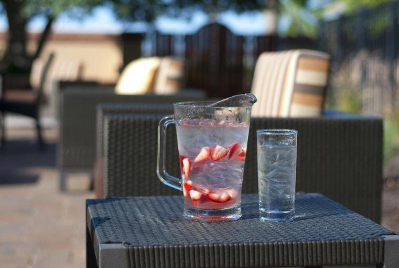 Courtyard By Marriott San Antonio Airport Hotel Екстериор снимка