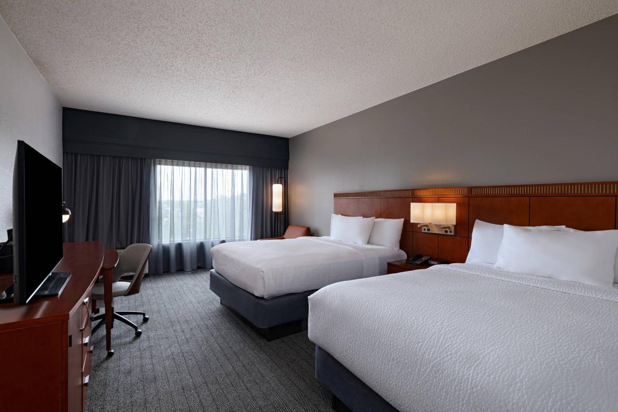 Courtyard By Marriott San Antonio Airport Hotel Екстериор снимка