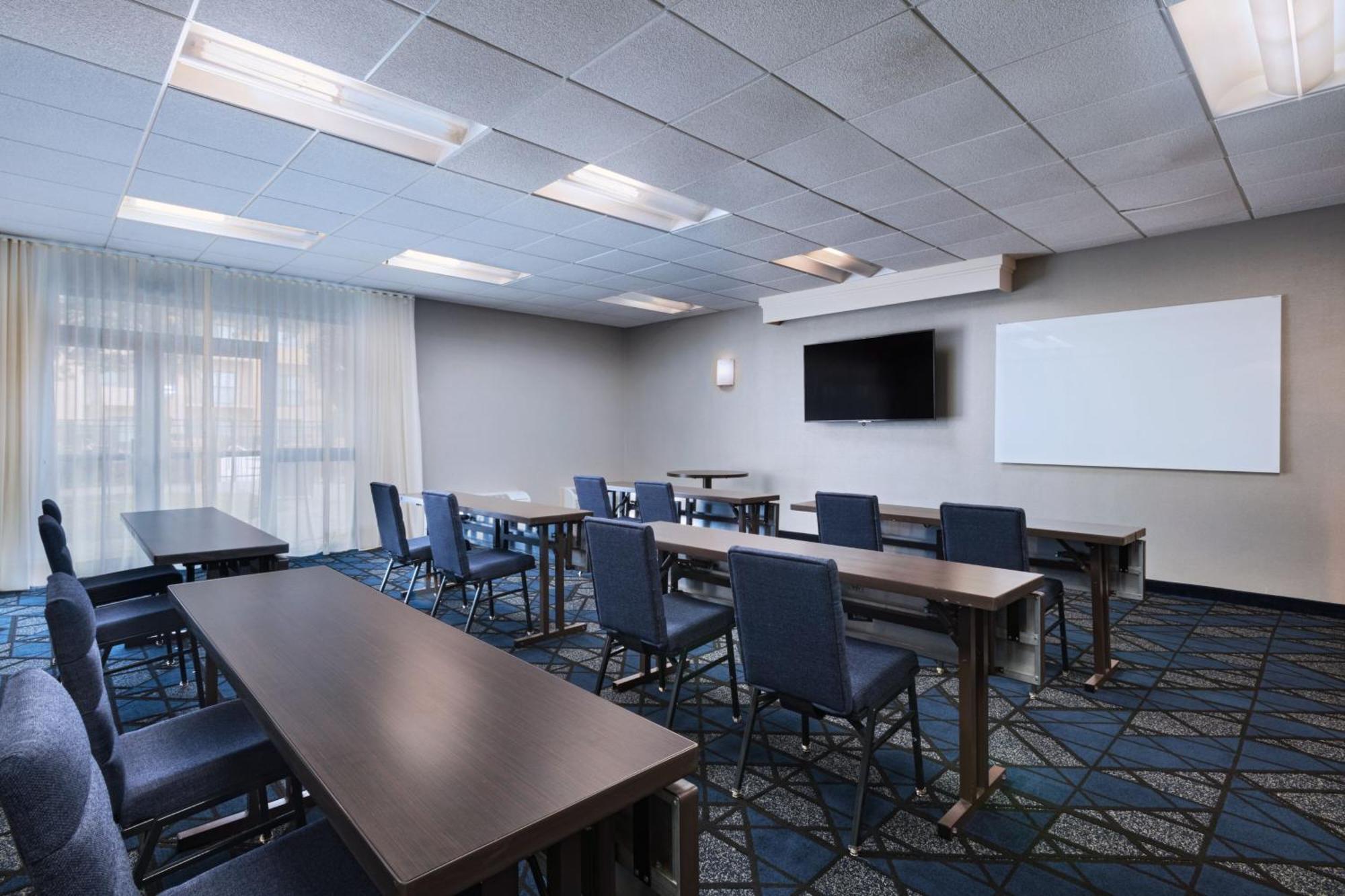 Courtyard By Marriott San Antonio Airport Hotel Екстериор снимка