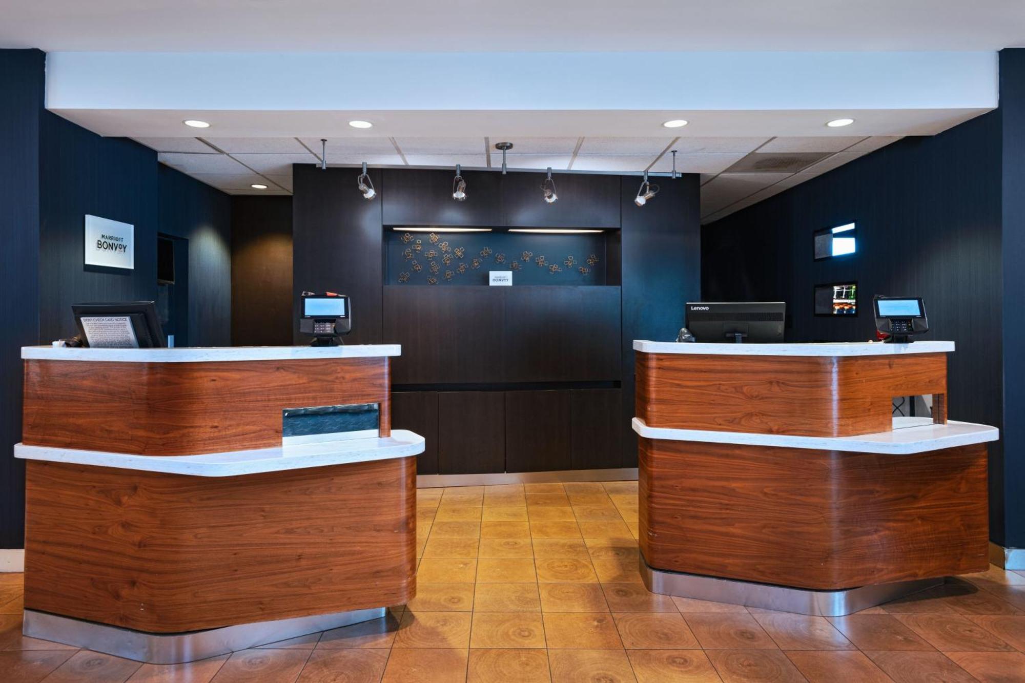Courtyard By Marriott San Antonio Airport Hotel Екстериор снимка