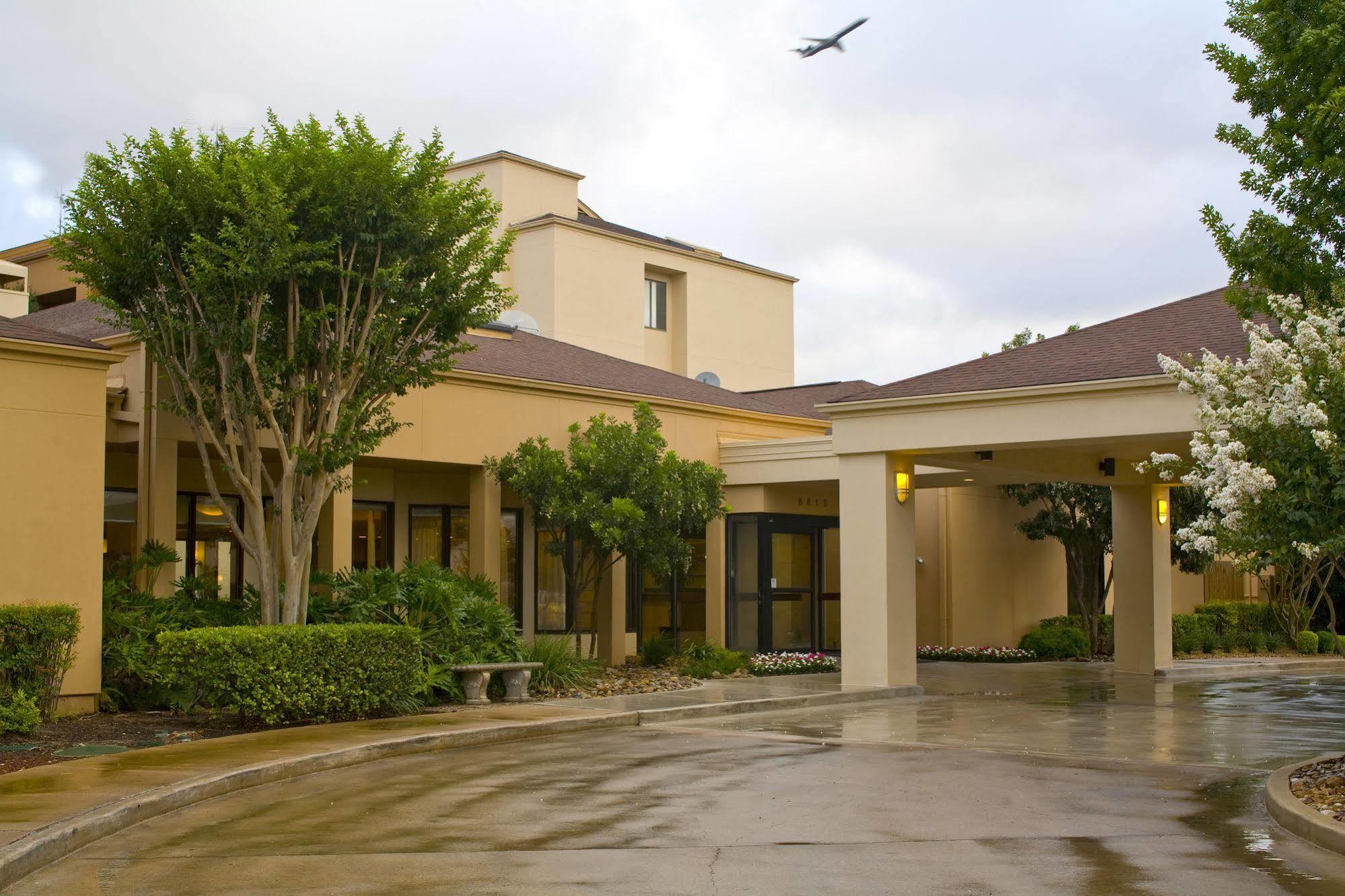 Courtyard By Marriott San Antonio Airport Hotel Екстериор снимка